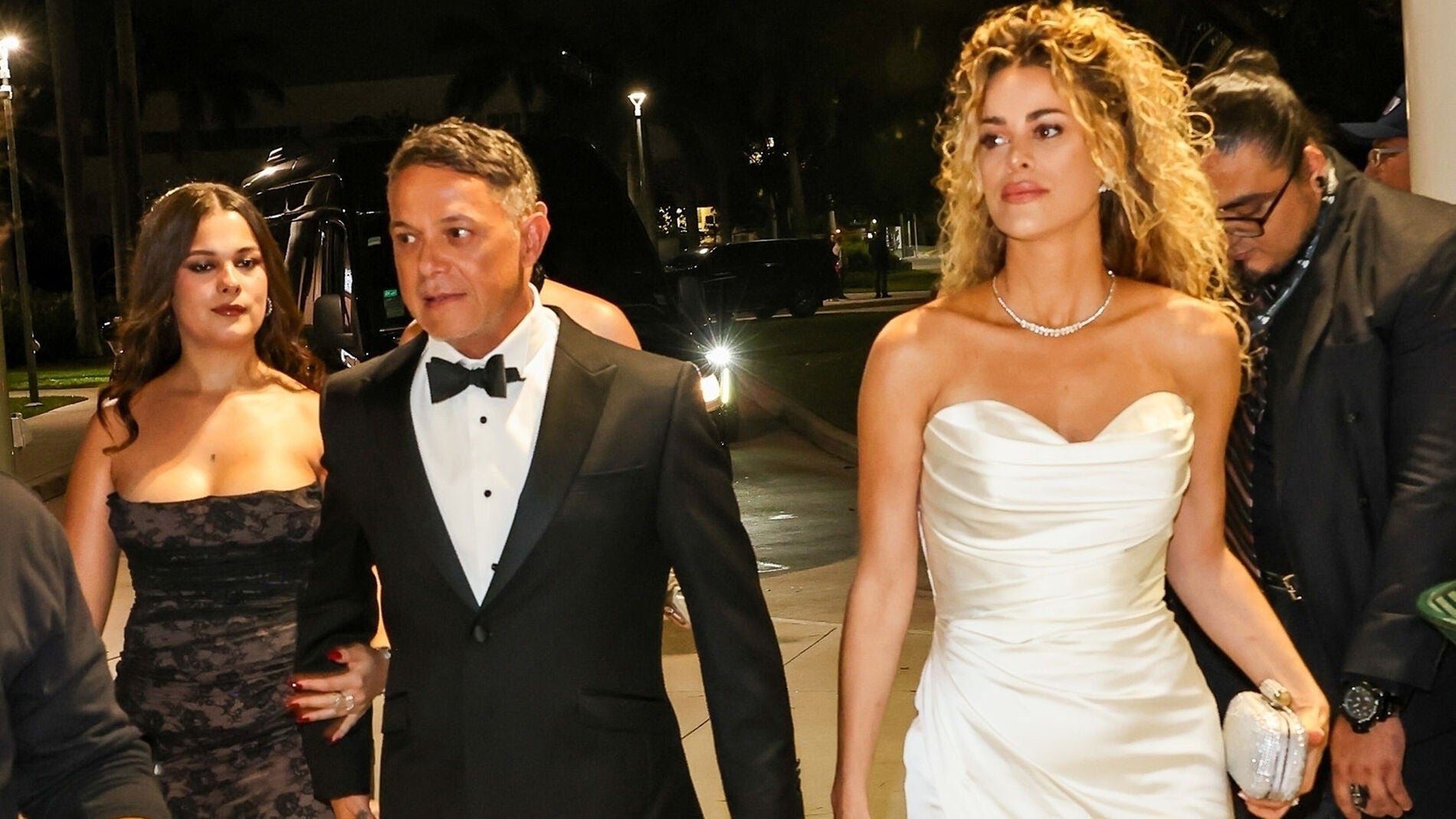 Alejandro Sanz y Candela Márquez llegando a los Latin Grammy 2024