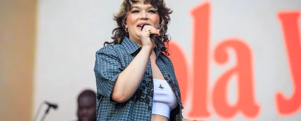 Lola Young en el Øyafestival 2025 Lola Young en el Øyafestival 2025