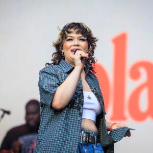 Lola Young anuncia su regreso a la música tras su desmayo en directo Lola Young anuncia su regreso a la música tras su desmayo en directo