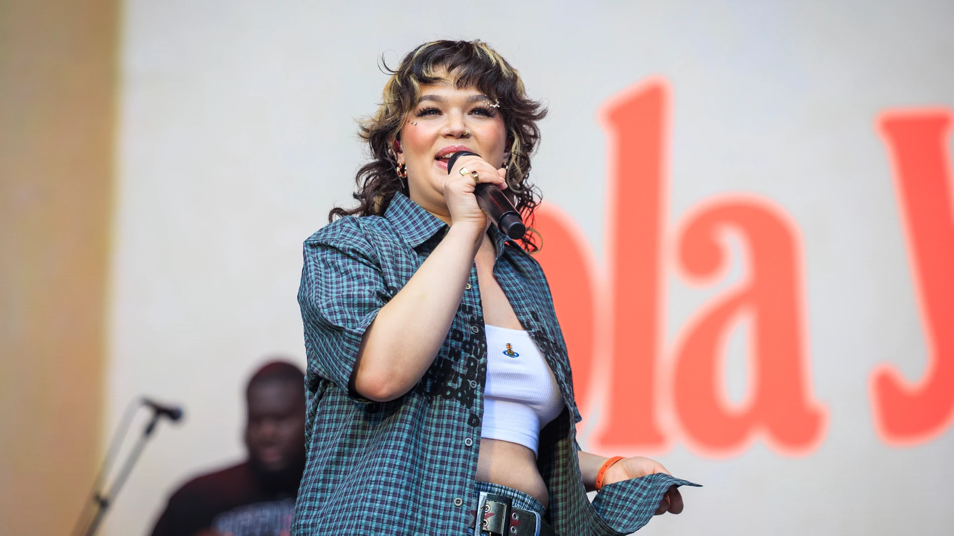 Lola Young en el Øyafestival 2025 Lola Young en el Øyafestival 2025