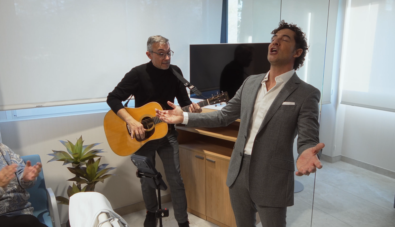 David Bisbal actúa por sorpresa en un hospital por Navidad David Bisbal actúa por sorpresa en un hospital por Navidad