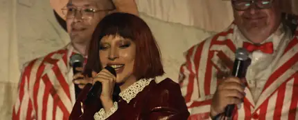 Lady Gaga se mimetiza en el universo 'Harlequin' con un especial producido junto a su prometido, Michael Polansky Lady Gaga se mimetiza en el universo 'Harlequin' con un especial producido junto a su prometido, Michael Polansky