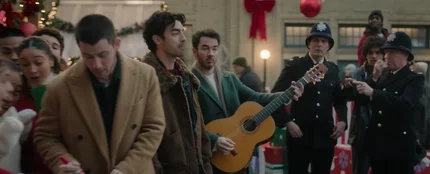 Frame de 'Coming Home This Christmas' Frame de 'Coming Home This Christmas'