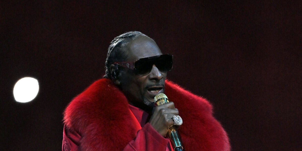 Snoop Dogg hace historia con su actuaci&oacute;n en el partido navide&ntilde;o de la NFL con grandes invitados