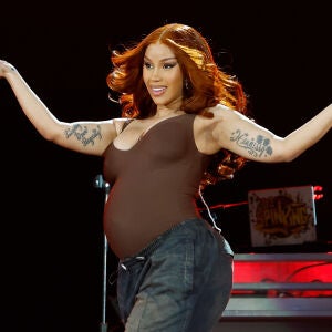 Cardi B muestra la gran cantidad de árboles de Navidad de su casa Cardi B muestra la gran cantidad de árboles de Navidad de su casa