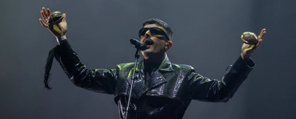 Rodrigo Cuevas actuando en el Movistar Arena Rodrigo Cuevas actuando en el Movistar Arena