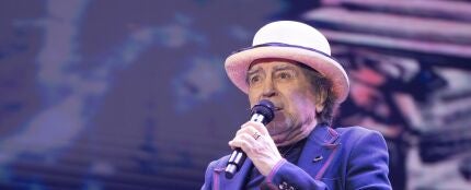 Joaqu&iacute;n Sabina, en el concierto del 30 de noviembre de 2025 en Madrid.