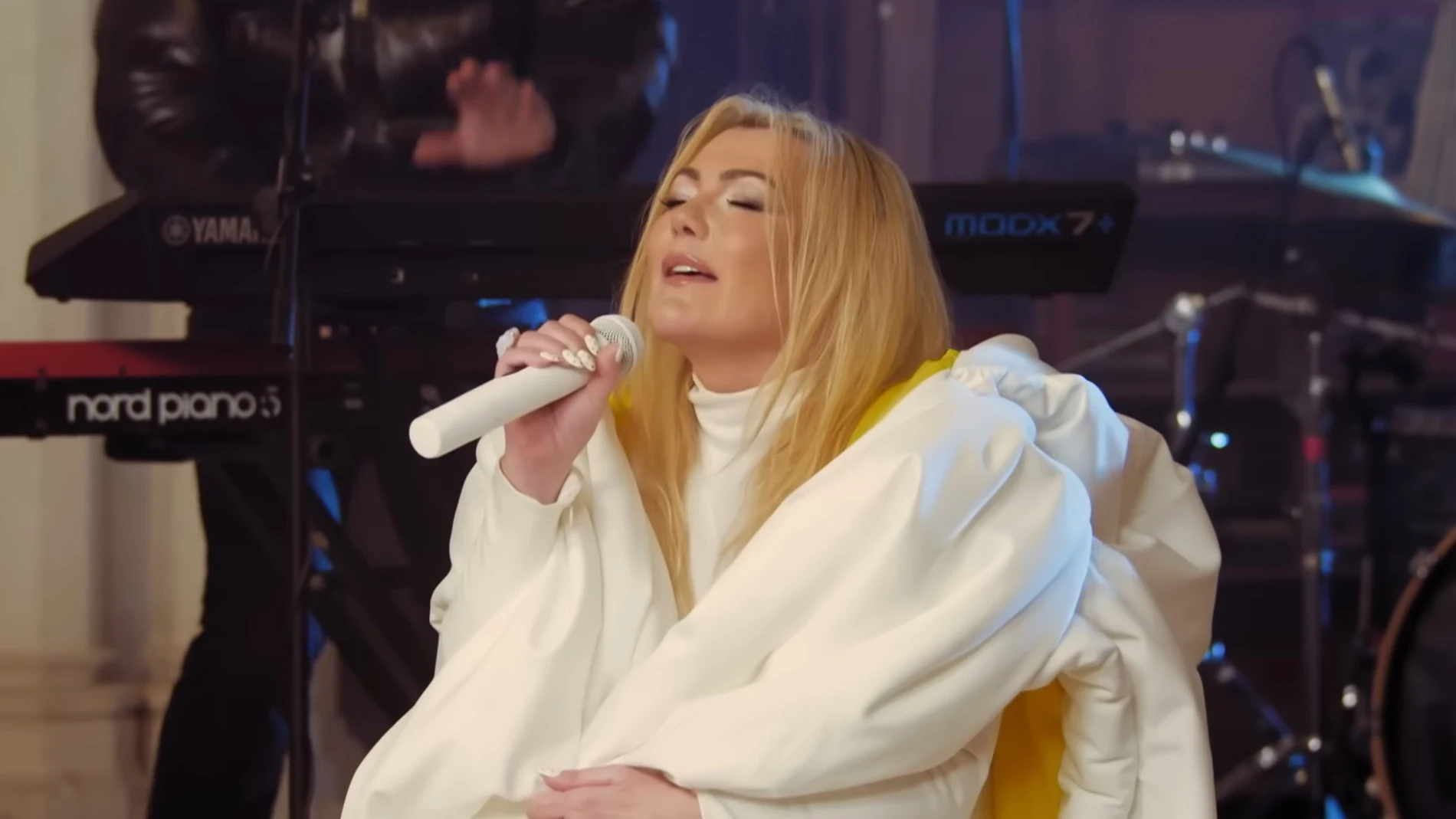 Amaia Montero en el videoclip de 'Todos estamos bailando la misma canción', el nuevo single de La Oreja de Van Gogh Amaia Montero en el videoclip de 'Todos estamos bailando la misma canción', el nuevo single de La Oreja de Van Gogh