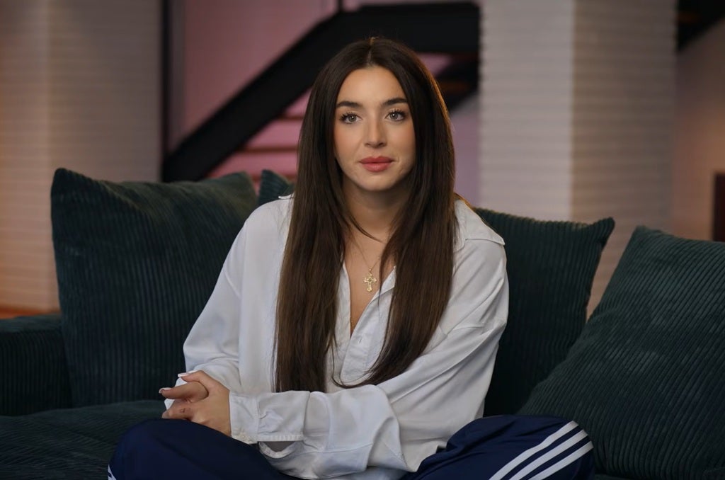 Lola Índigo en su documental 'La Bruja, La Niña y El Dragón' Lola Índigo en su documental 'La Bruja, La Niña y El Dragón'