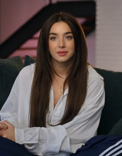 Lola Índigo en su documental 'La Bruja, La Niña y El Dragón' Lola Índigo en su documental 'La Bruja, La Niña y El Dragón'