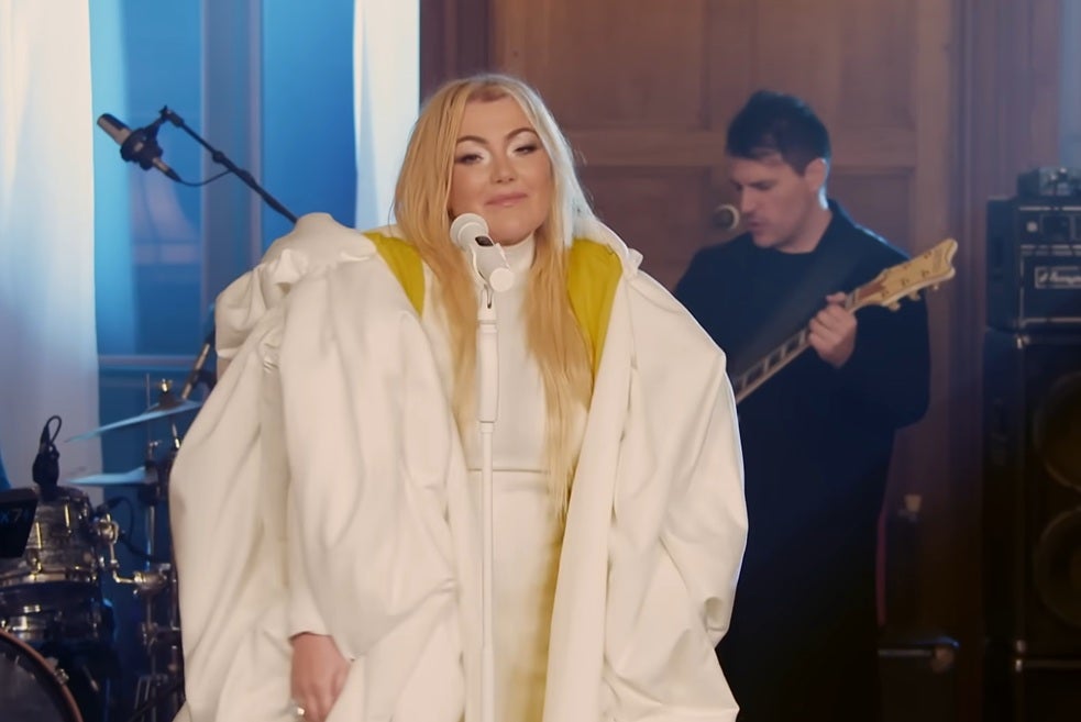 Amaia Montero e Imanol Goikoetxea, en el videoclip de 'Todos estamos bailando la misma canción' Amaia Montero e Imanol Goikoetxea, en el videoclip de 'Todos estamos bailando la misma canción'