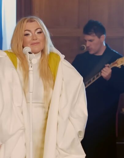 Amaia Montero e Imanol Goikoetxea, en el videoclip de 'Todos estamos bailando la misma canción'