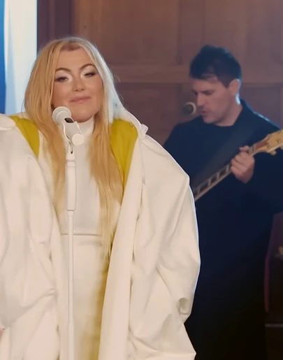 Amaia Montero e Imanol Goikoetxea, en el videoclip de 'Todos estamos bailando la misma canción' Amaia Montero e Imanol Goikoetxea, en el videoclip de 'Todos estamos bailando la misma canción'