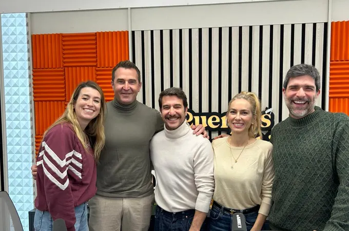 Fernando Gil, Raúl Tejón y Kira Miró con Eva Soriano y Nacho García Fernando Gil, Raúl Tejón y Kira Miró con Eva Soriano y Nacho García