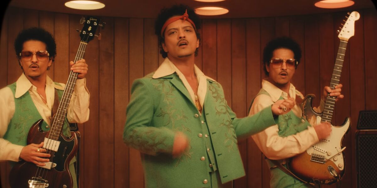 Bruno Mars en el videoclip de 'I Just Might'