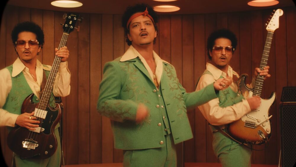 Bruno Mars en el videoclip de 'I Just Might'