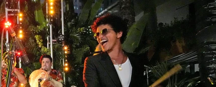 Bruno Mars en el SelvaRey Piña Colada Party en 2022 Bruno Mars en el SelvaRey Piña Colada Party en 2022