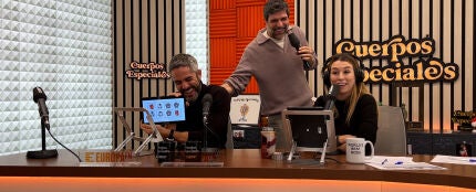 Roberto Leal con Eva Soriano y Nacho Garc&iacute;a en Cuerpos especiales