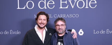 Manuel Carrasco y Jordi &Eacute;vole durante la premier de 'Lo de &Eacute;vole'