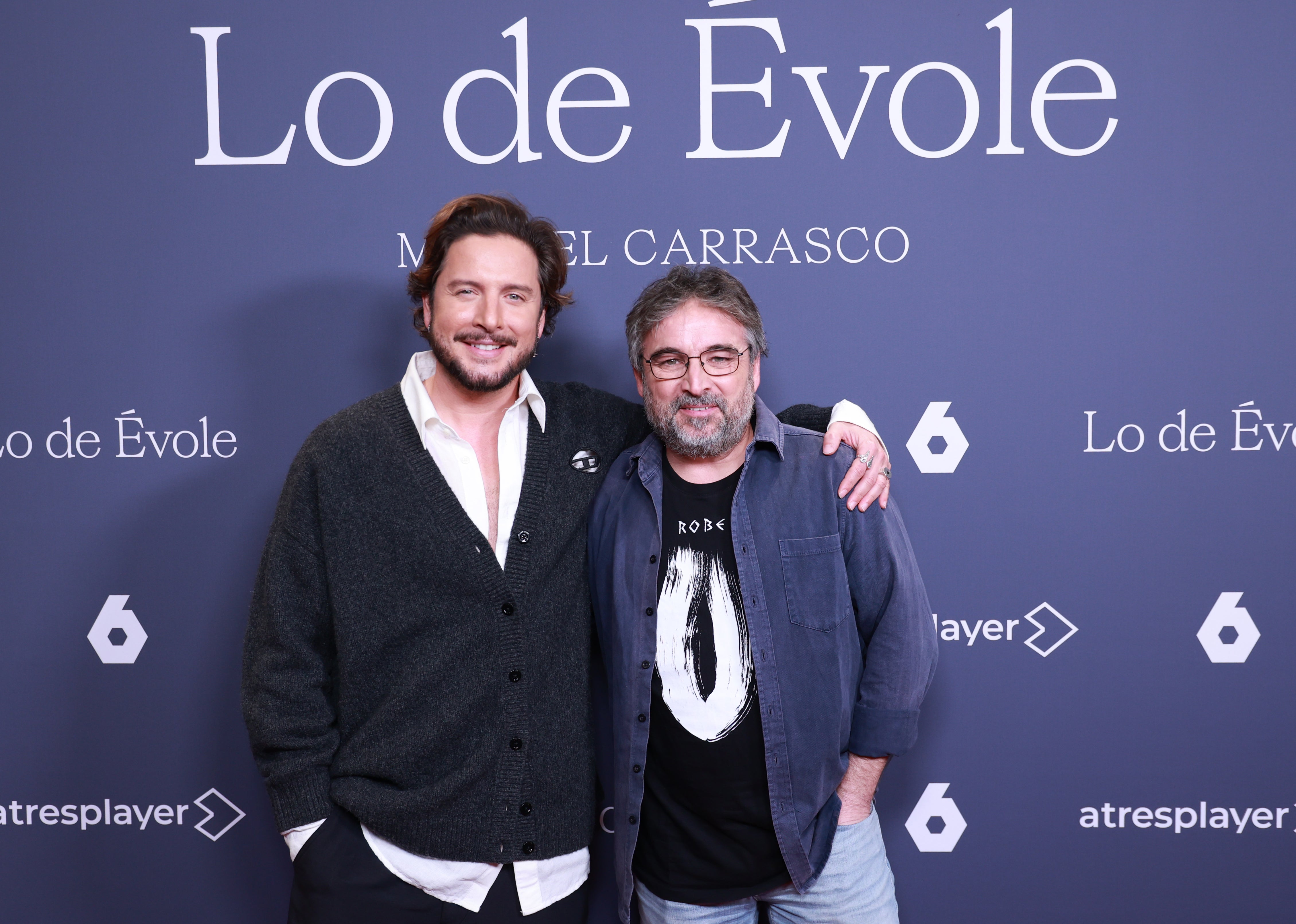 Manuel Carrasco y Jordi Évole durante la premier de 'Lo de Évole' Manuel Carrasco y Jordi Évole durante la premier de 'Lo de Évole'