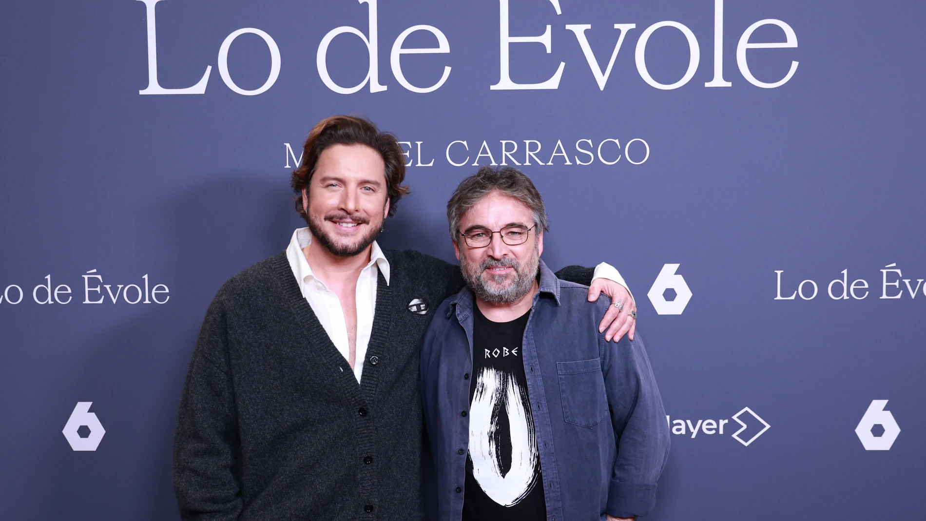Manuel Carrasco y Jordi Évole durante la premier de 'Lo de Évole' Manuel Carrasco y Jordi Évole durante la premier de 'Lo de Évole'