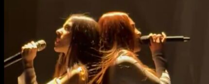 Cris Lora y Violeta en directo