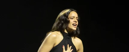 Rosalía, en un momento de su actuación por sorpresa en un concierto benéfico por Palestina/ EFE/Marta Pérez Rosalía, en un momento de su actuación por sorpresa en un concierto benéfico por Palestina/ EFE/Marta Pérez