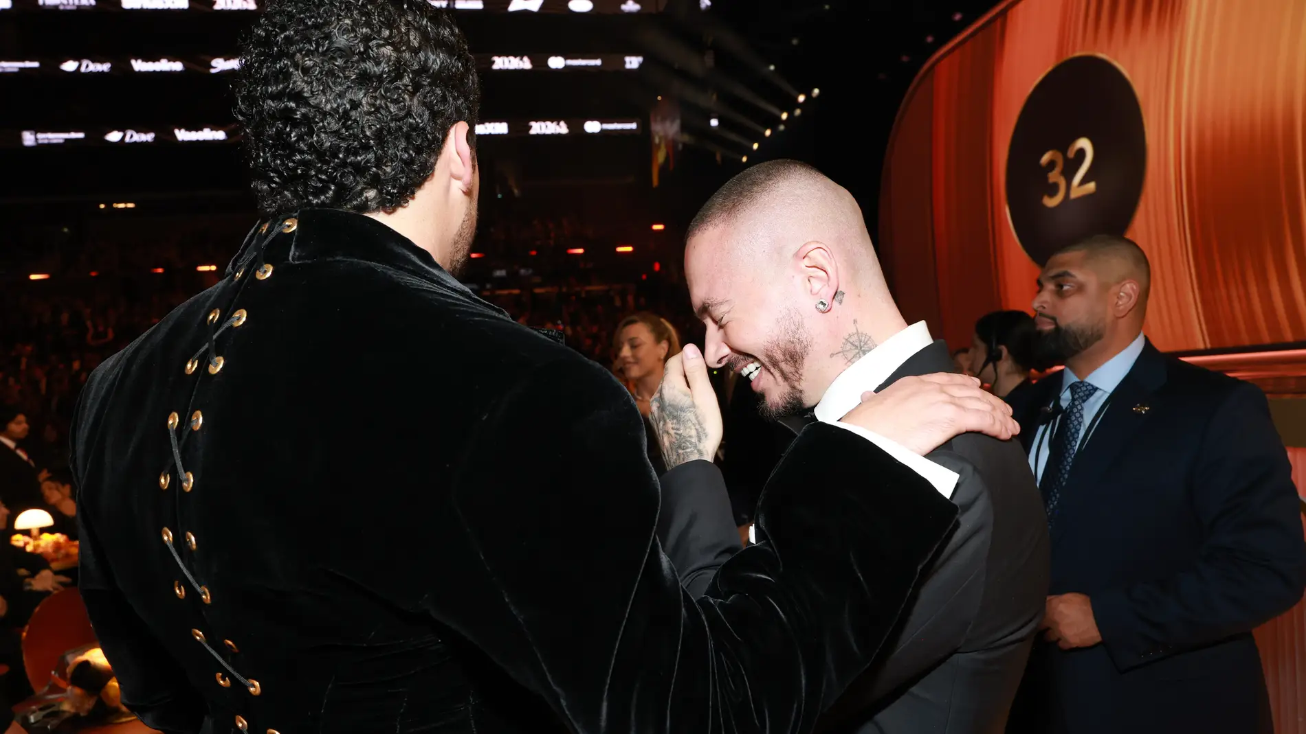 La espalda del traje de Bad Bunny, encorsetada en los Grammy 2026 La espalda del traje de Bad Bunny, encorsetada en los Grammy 2026