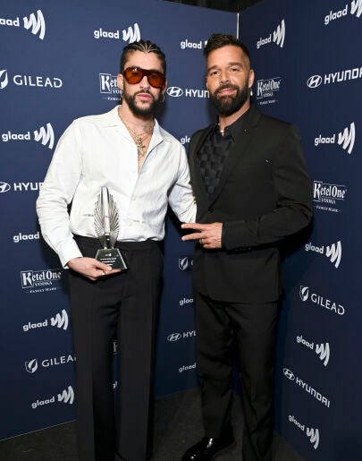 Bad Bunny y Ricky Martin, en los Premios GLAAD Media Awards de 2023.