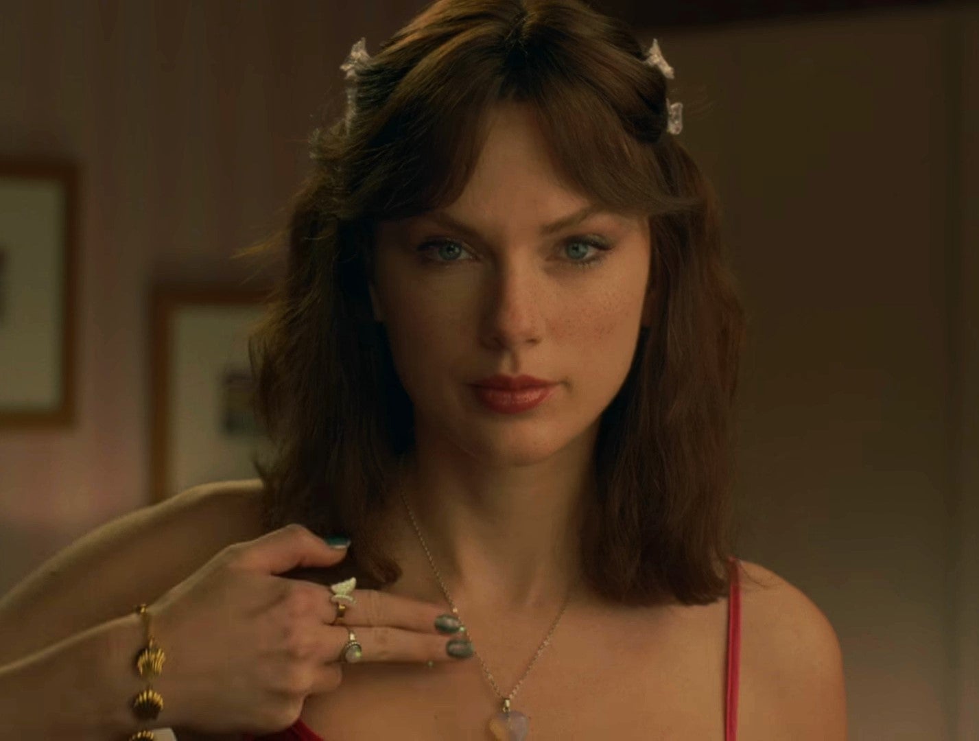 Taylor Swift en el videoclip de 'Opalite' Taylor Swift en el videoclip de 'Opalite'