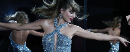 Taylor Swift en la portada de 'Opalite'