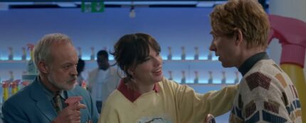 Graham Norton, Taylor Swift y Domhnall Gleeson en el videoclip de 'Opalite'