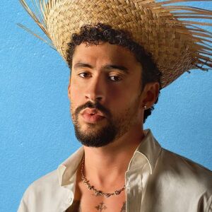 Bad Bunny, en un cartel del espectáculo de medio tiempo en la Super Bowl 2026 Bad Bunny, en un cartel del espectáculo de medio tiempo en la Super Bowl 2026