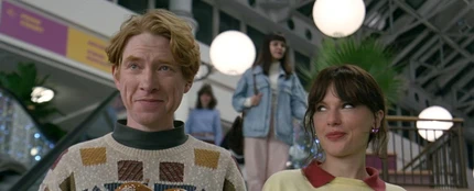 Domhnall Gleeson y Taylor Swift en el videoclip de 'Opalite' Domhnall Gleeson y Taylor Swift en el videoclip de 'Opalite'