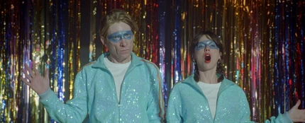 Domhnall Gleeson y Taylor Swift en el videoclip de 'Opalite' Domhnall Gleeson y Taylor Swift en el videoclip de 'Opalite'