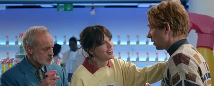 Graham Norton, Taylor Swift y Domhnall Gleeson en el videoclip de 'Opalite' Graham Norton, Taylor Swift y Domhnall Gleeson en el videoclip de 'Opalite'