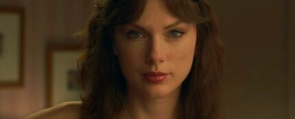 Taylor Swift en el videoclip de 'Opalite'