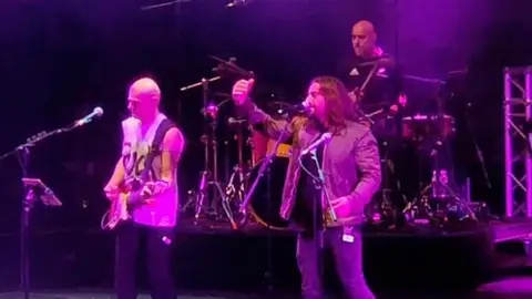 Celtas Cortos con Andrés Suárez Celtas Cortos con Andrés Suárez