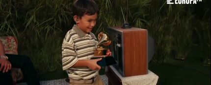 &iquest;Qui&eacute;n es el ni&ntilde;o de la Super Bowl de Bad Bunny? El bulo que no te debes creer