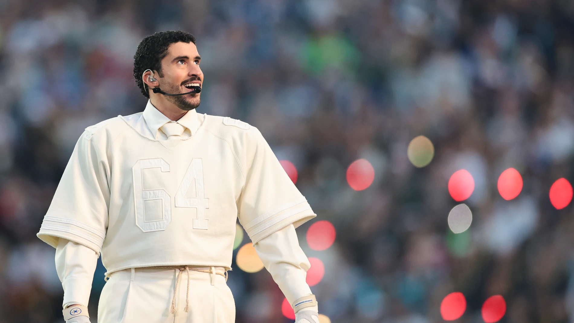 Bad Bunny durante su actuación en la Super Bowl Bad Bunny durante su actuación en la Super Bowl