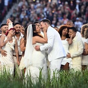 Una boda real en la Super Bowl de Bad Bunny Una boda real en la Super Bowl de Bad Bunny