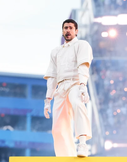 Bad Bunny lució una camiseta con un 64 en la Super Bowl 2026 Bad Bunny lució una camiseta con un 64 en la Super Bowl 2026