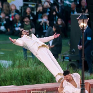 El doble de Bad Bunny habla de la famosa caída en la Super Bowl El doble de Bad Bunny habla de la famosa caída en la Super Bowl