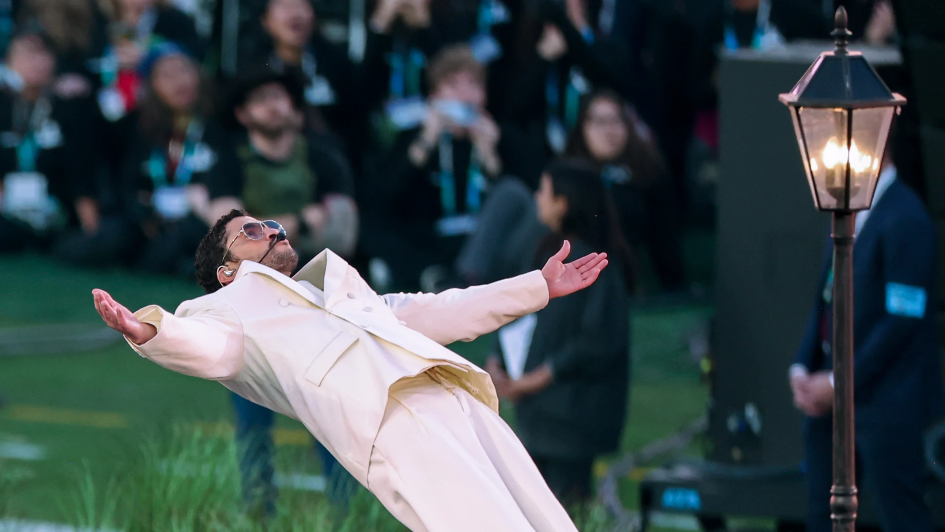 La chaqueta de traje de Bad Bunny en la Super Bowl 2026 La chaqueta de traje de Bad Bunny en la Super Bowl 2026