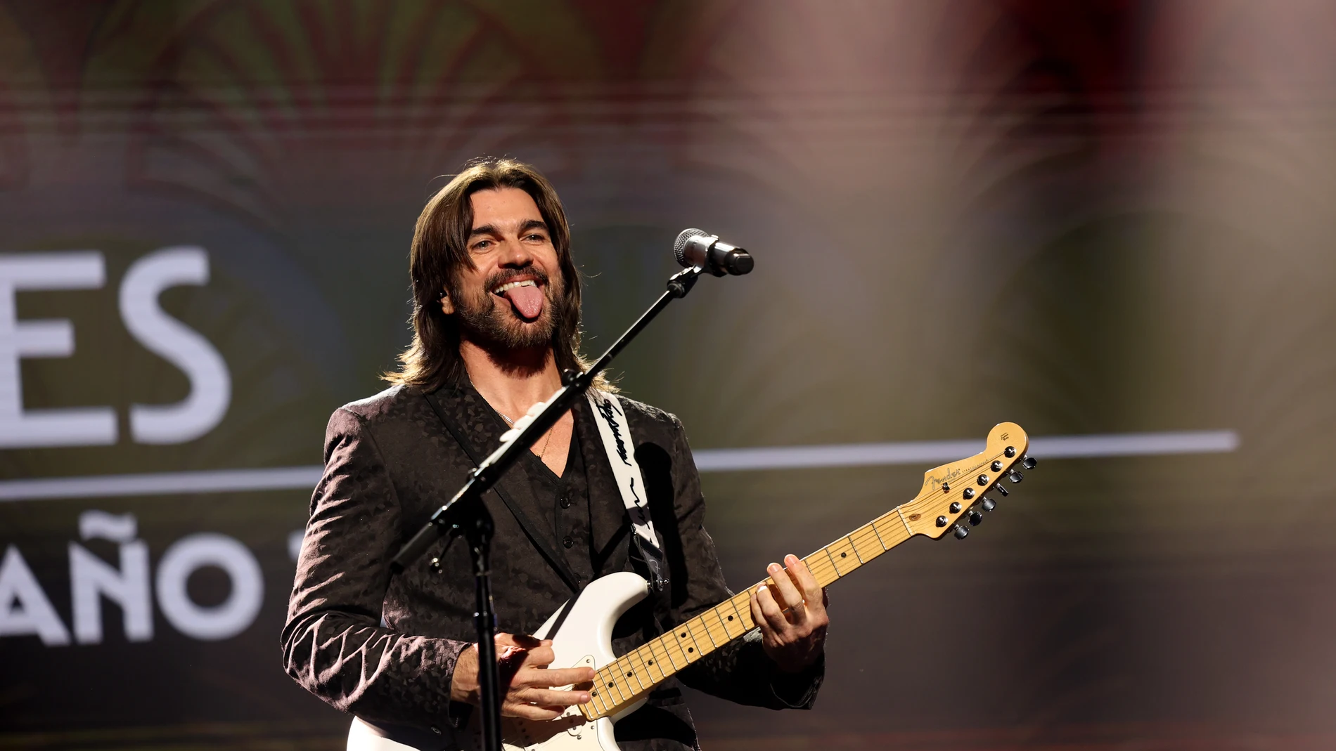 Juanes actuando en la ceremonia de la Persona del Año de los Latin Grammy 2024 Juanes actuando en la ceremonia de la Persona del Año de los Latin Grammy 2024
