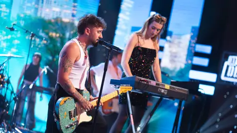 ¡Qué subidón! Eva Soriano se pone al teclado con Dani Fernández para interpretar ‘Me has invitado a bailar’ ¡Qué subidón! Eva Soriano se pone al teclado con Dani Fernández para interpretar ‘Me has invitado a bailar’