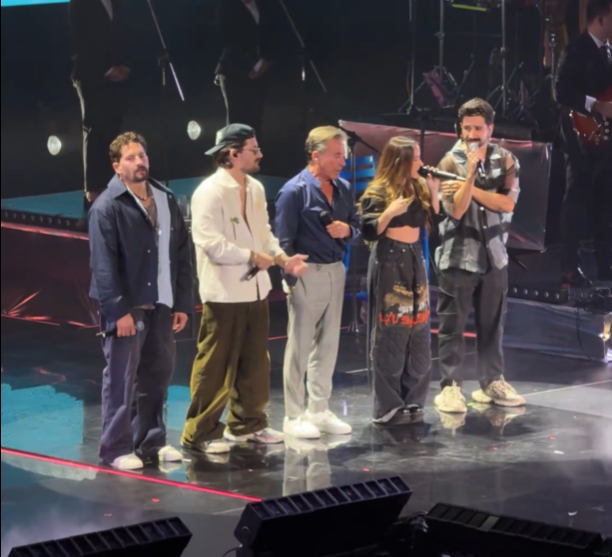 Mau y Ricky, Camilo y Evaluna acompañan a Ricardo Montaner en concierto al cantar juntos 'Amén' Mau y Ricky, Camilo y Evaluna acompañan a Ricardo Montaner en concierto al cantar juntos 'Amén'