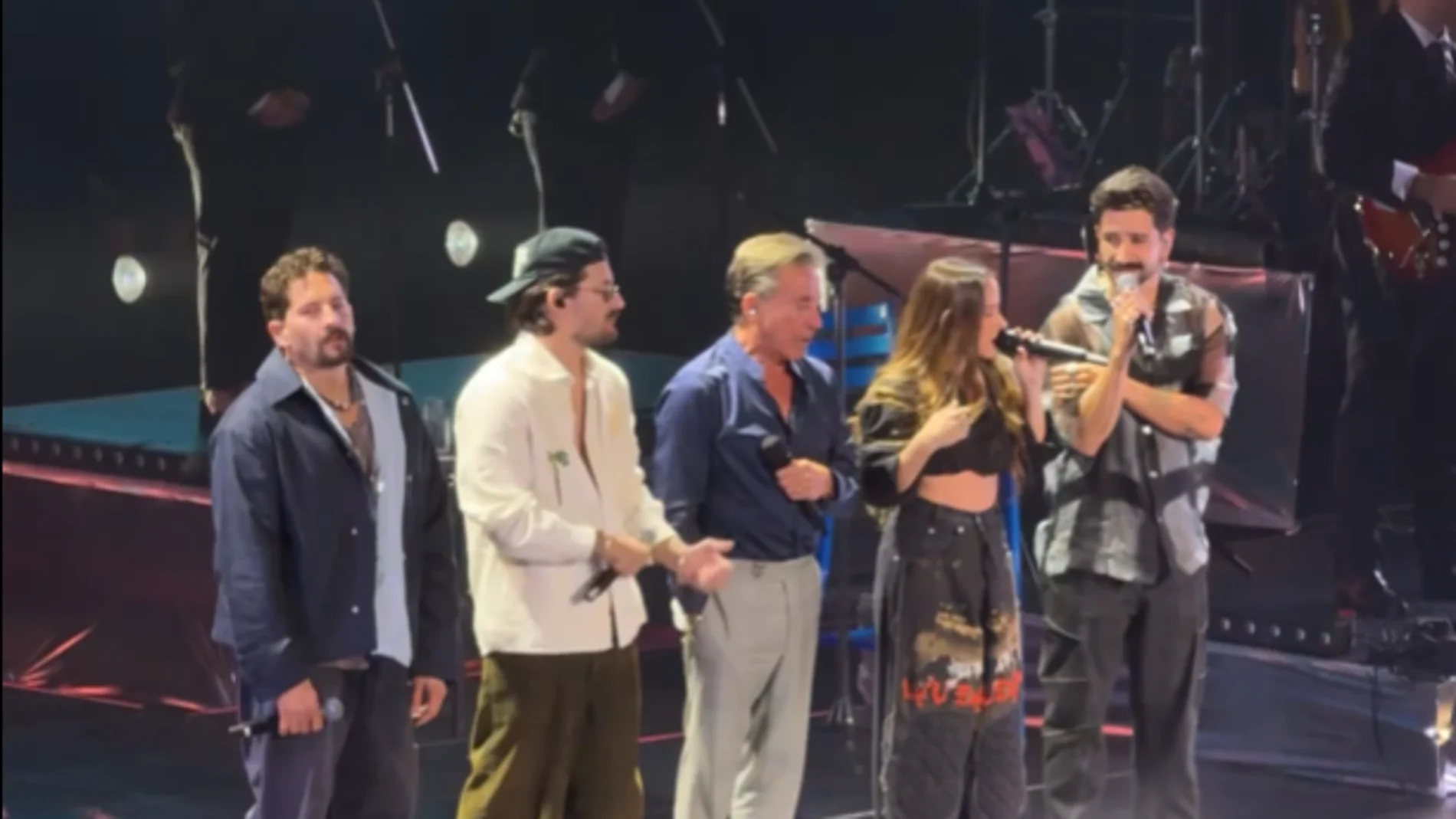 Mau y Ricky, Camilo y Evaluna acompañan a Ricardo Montaner en concierto al cantar juntos 'Amén' Mau y Ricky, Camilo y Evaluna acompañan a Ricardo Montaner en concierto al cantar juntos 'Amén'