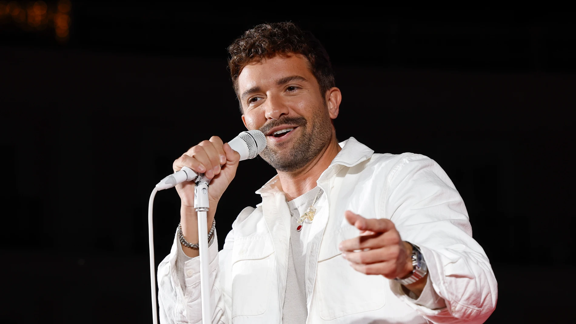 Pablo Alborán actuando en la Puerta del Sol de Madrid Pablo Alborán actuando en la Puerta del Sol de Madrid