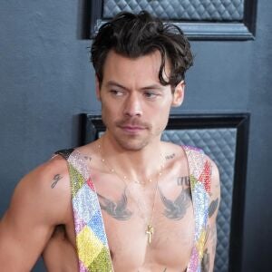 Harry Styles responde a los rumores sobre un trasplante de pelo Harry Styles responde a los rumores sobre un trasplante de pelo